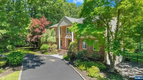 10 Moonshadow Court Kinnelon Borough NJ 07405