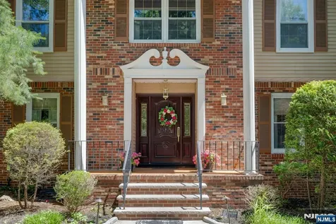 10 Moonshadow Court Kinnelon Borough NJ 07405
