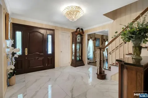 10 Moonshadow Court Kinnelon Borough NJ 07405