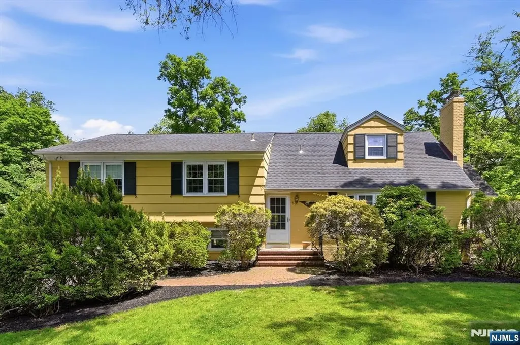 16 Pinecrest Drive Woodcliff Lake NJ 07677