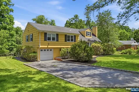 16 Pinecrest Drive Woodcliff Lake NJ 07677