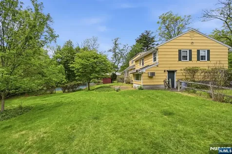 16 Pinecrest Drive Woodcliff Lake NJ 07677