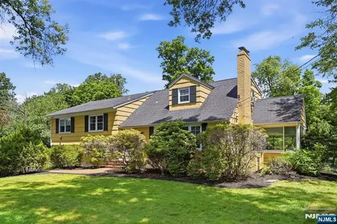 16 Pinecrest Drive Woodcliff Lake NJ 07677