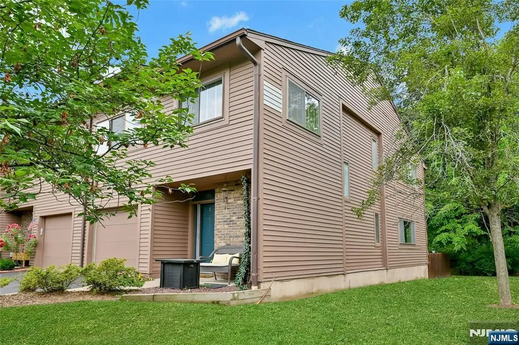 211 Yorktowne Court Twp Of Washington NJ 07676