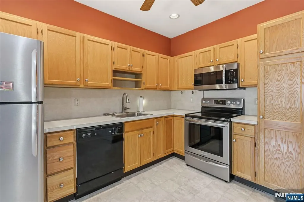 5322 Richmond Road West Milford NJ 07480