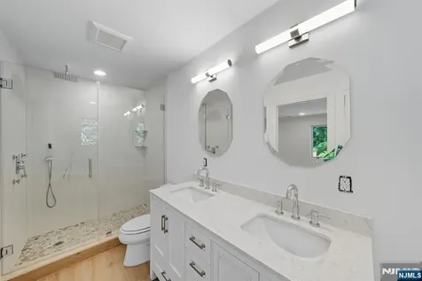 42 Howland Avenue River Edge NJ 07661