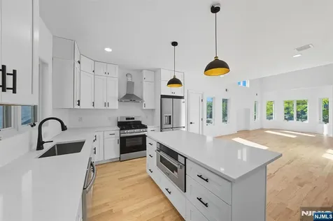 42 Howland Avenue River Edge NJ 07661