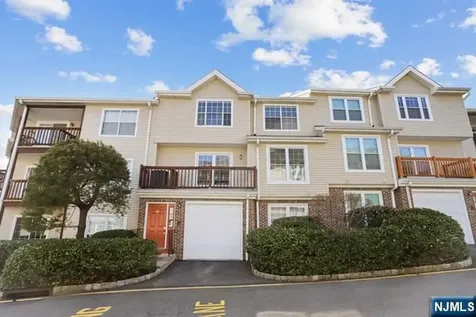 863 Madeline Lane Fort Lee NJ 07024