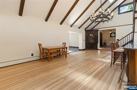 8 Crosby Lane Oakland NJ 07436