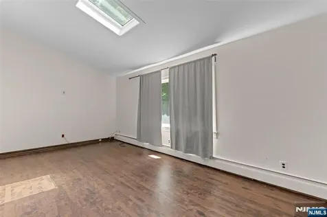 8 Crosby Lane Oakland NJ 07436