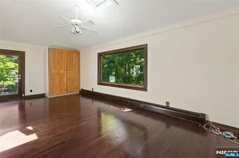 8 Crosby Lane Oakland NJ 07436