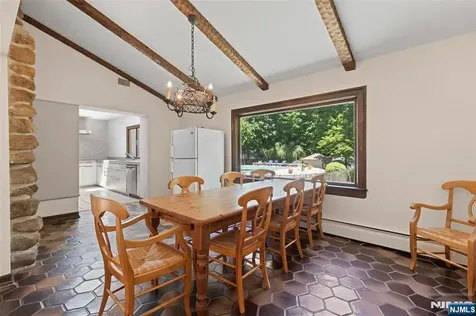 8 Crosby Lane Oakland NJ 07436