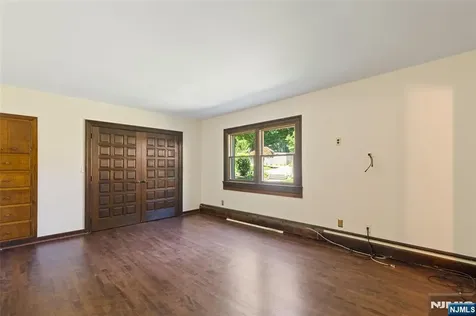 8 Crosby Lane Oakland NJ 07436