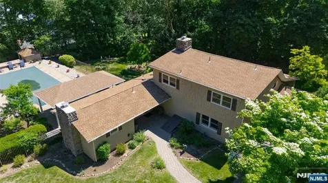 8 Crosby Lane Oakland NJ 07436