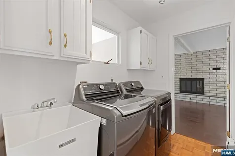 8 Crosby Lane Oakland NJ 07436