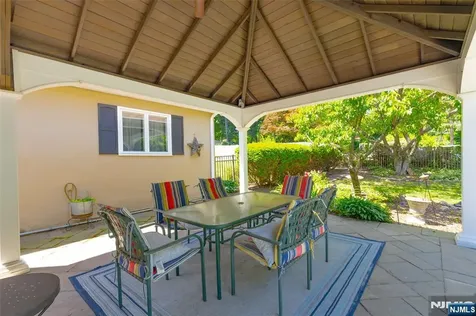 8 Crosby Lane Oakland NJ 07436