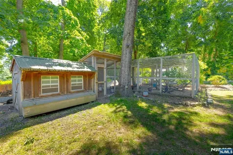 8 Crosby Lane Oakland NJ 07436