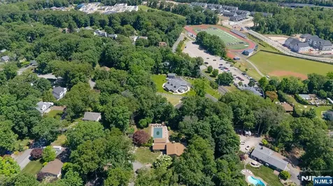 8 Crosby Lane Oakland NJ 07436