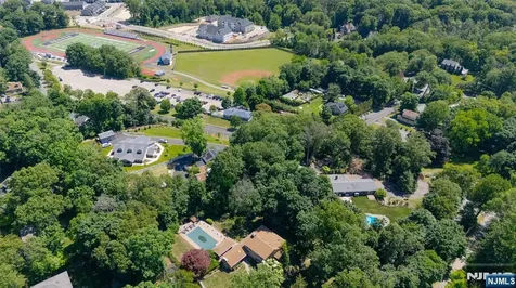 8 Crosby Lane Oakland NJ 07436