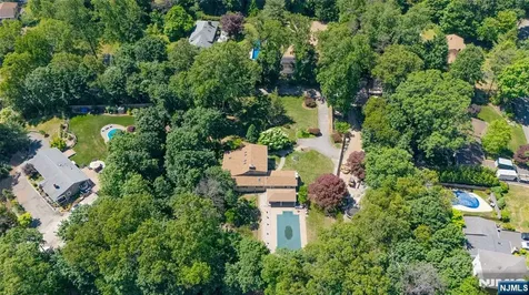 8 Crosby Lane Oakland NJ 07436