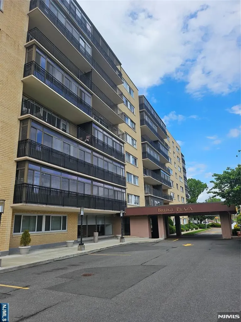 2185 Lemoine Fort Lee NJ 07024