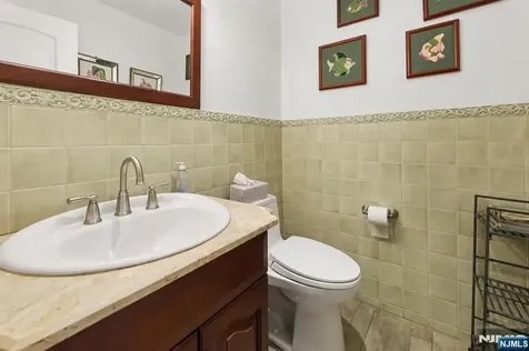 384 Rutland Avenue Teaneck NJ 07666