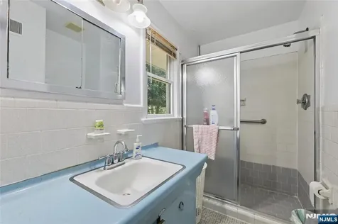 384 Rutland Avenue Teaneck NJ 07666