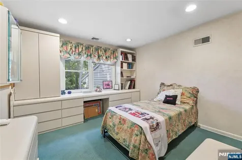 384 Rutland Avenue Teaneck NJ 07666