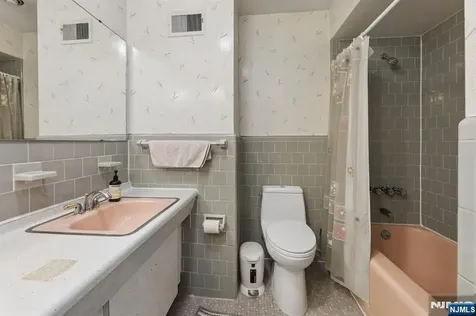 384 Rutland Avenue Teaneck NJ 07666