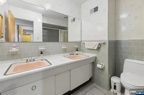 384 Rutland Avenue Teaneck NJ 07666