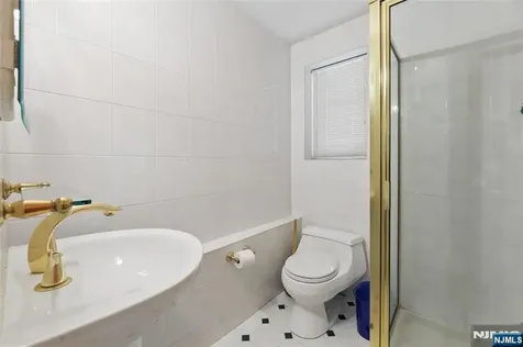 384 Rutland Avenue Teaneck NJ 07666
