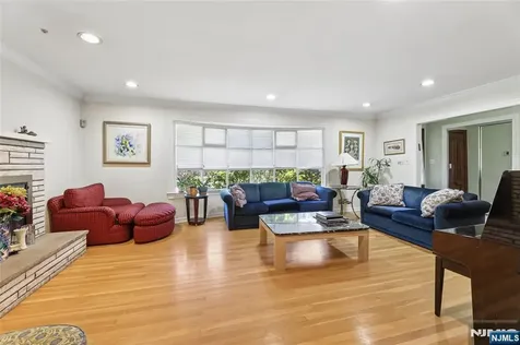 384 Rutland Avenue Teaneck NJ 07666