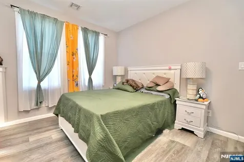 172-176 Delavan Avenue Newark NJ 07104