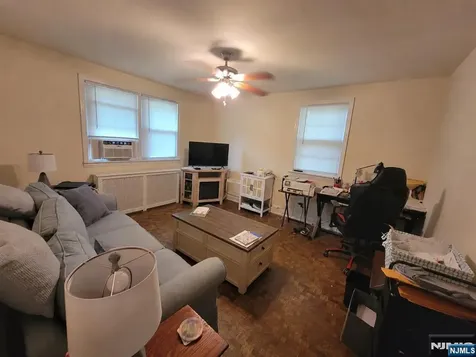 33 N Maple Avenue Park Ridge NJ 07656