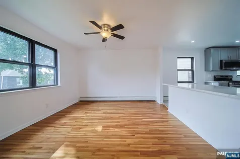 93 Myrtle Avenue Edgewater NJ 07020