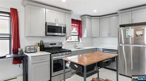 93 Myrtle Avenue Edgewater NJ 07020