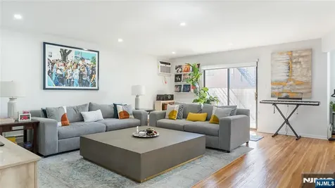 93 Myrtle Avenue Edgewater NJ 07020