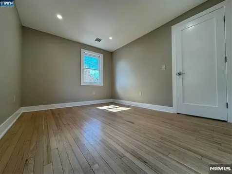 8 Dohrman Teaneck NJ 07666