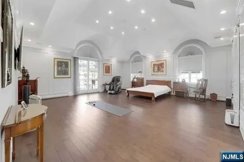 6 Allison Drive Englewood Cliffs NJ 07632