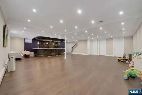 6 Allison Drive Englewood Cliffs NJ 07632