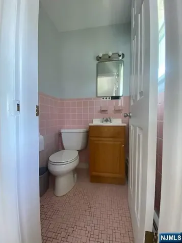 16 Demarest Court Dumont NJ 07628
