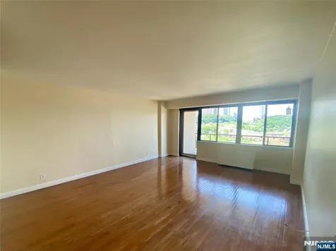 1203 River Road Edgewater NJ 07020