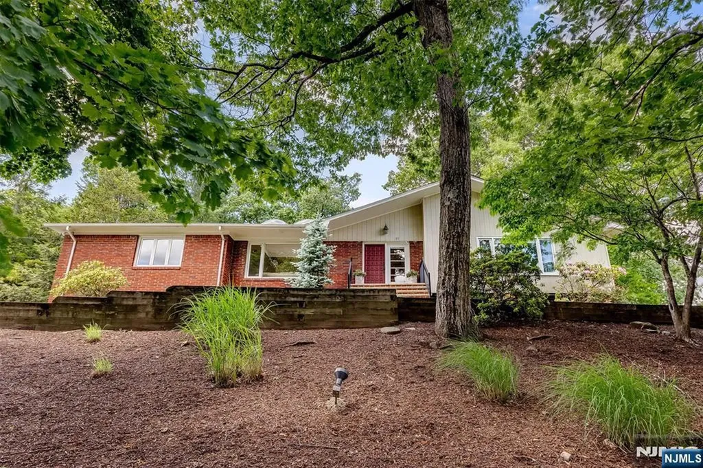 83 Brookside Terrace Caldwell NJ 07006