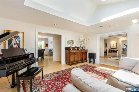 83 Brookside Terrace Caldwell NJ 07006