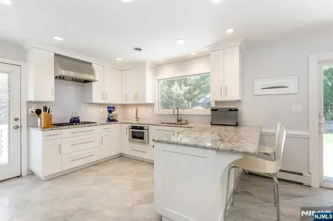 83 Brookside Terrace Caldwell NJ 07006
