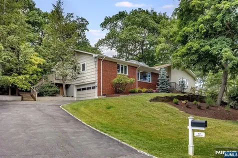 83 Brookside Terrace Caldwell NJ 07006