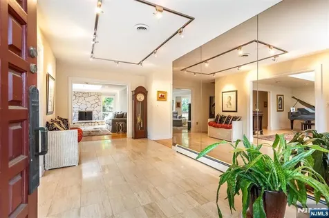 83 Brookside Terrace Caldwell NJ 07006