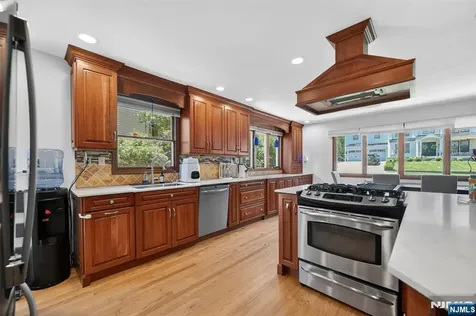 447 Van Dyke Street Ridgewood NJ 07450