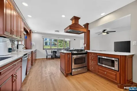 447 Van Dyke Street Ridgewood NJ 07450
