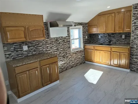 2 James Court Lodi NJ 07644